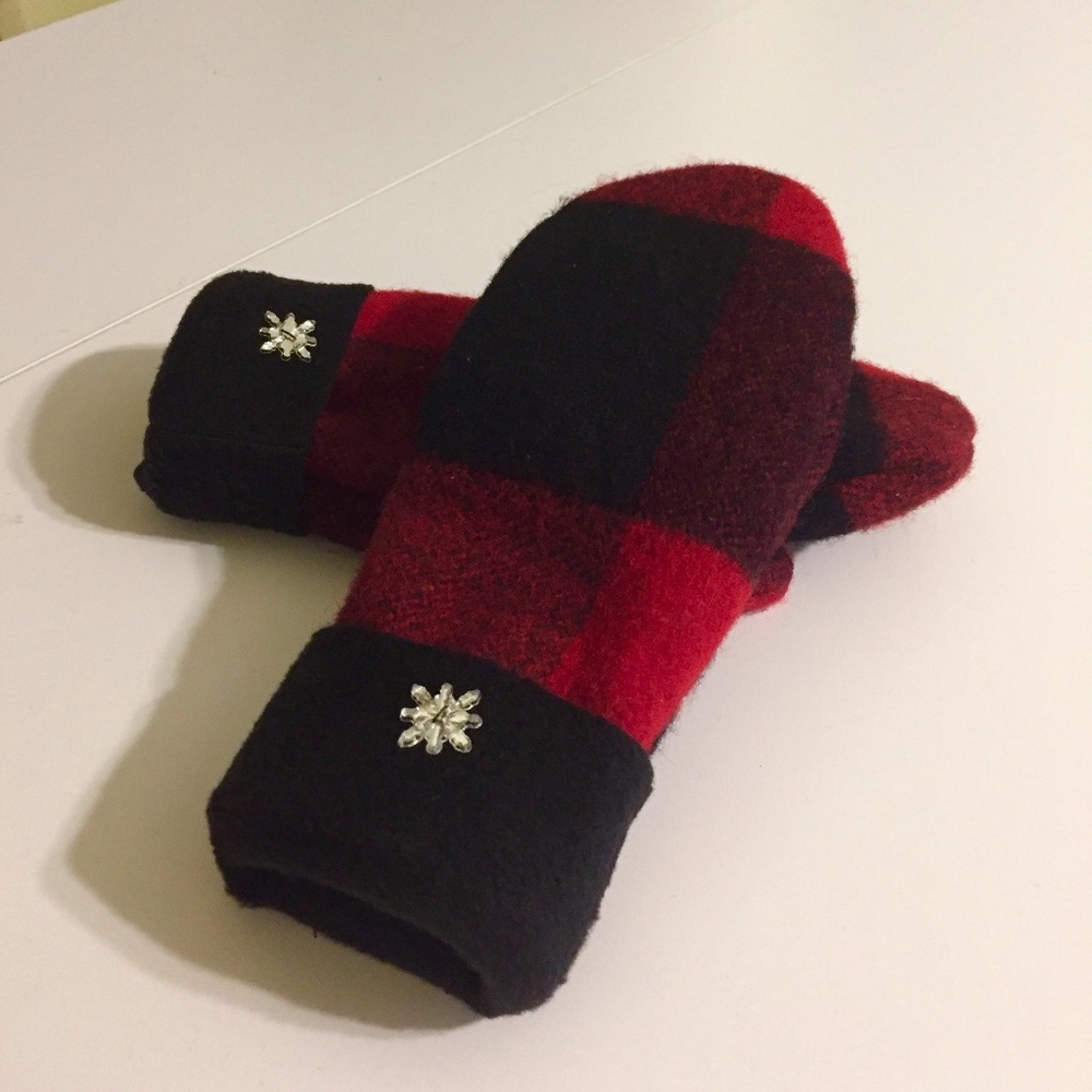 Beautiful Wool Red Black Plaid Mittens New